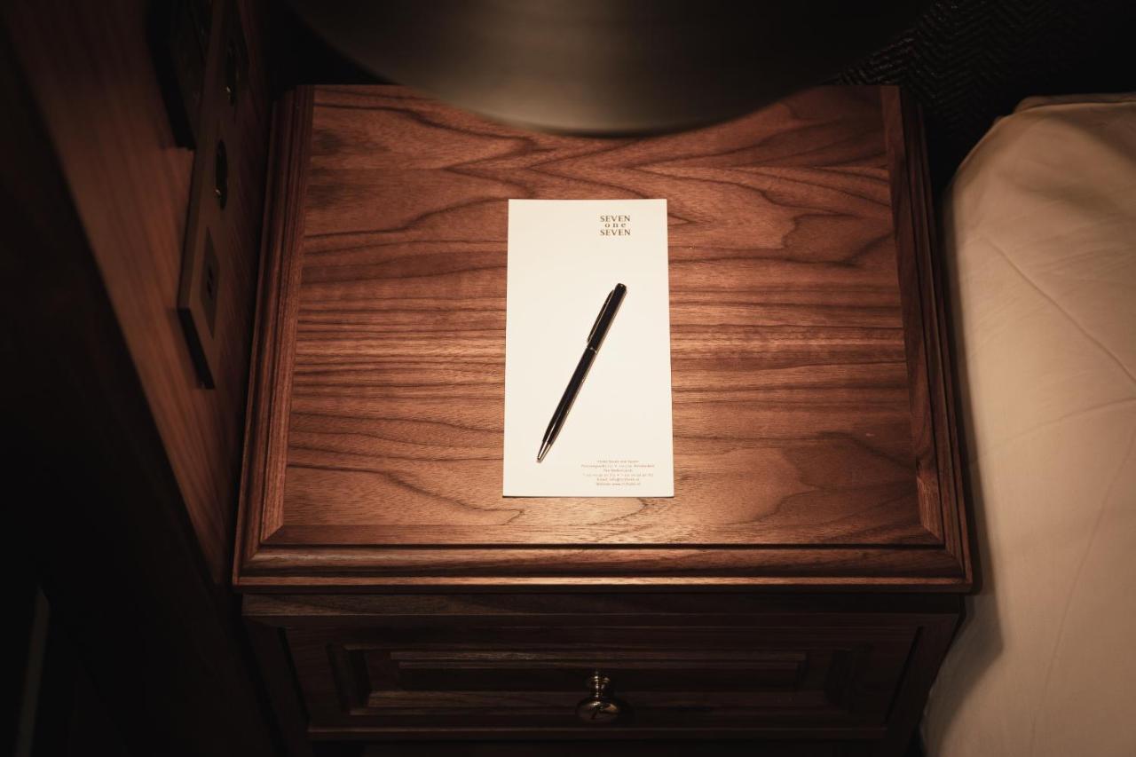אמסטרדם Hotel 717 מראה חיצוני תמונה A stationery set