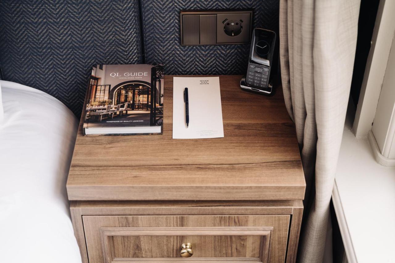 אמסטרדם Hotel 717 מראה חיצוני תמונה A bedside table